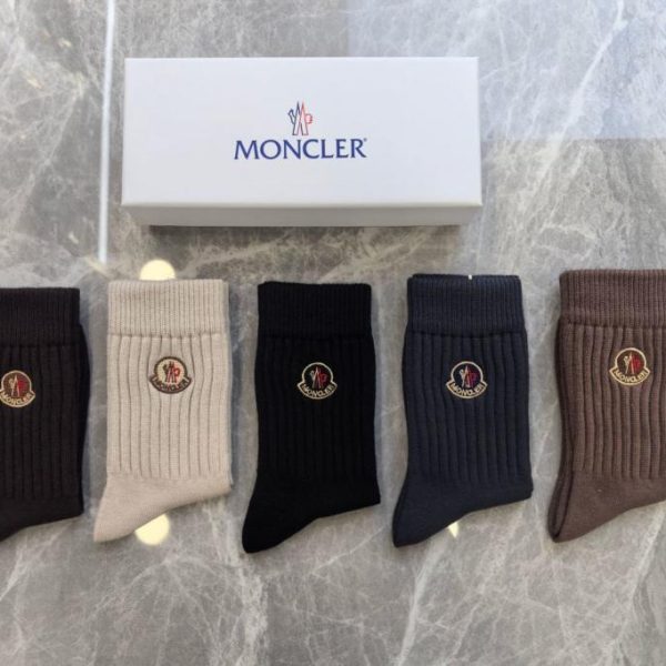 replica,repliche,fake,1:1,earrings,bracelet,ring,jewelry Gli ultimi calzini di media lunghezza ricamati in cashmere di MONCLER, cinque paia per scatola (6EQD7)