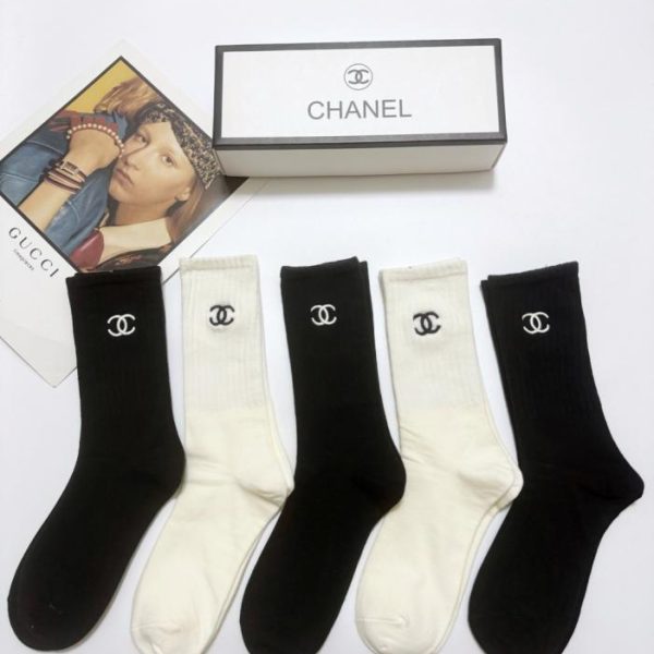 replica,repliche,fake,1:1,earrings,bracelet,ring,jewelry 【5 paia per scatola】 Calzini classici Chanel in cotone con logo ricamato a metà polpaccio (YSNZ3)