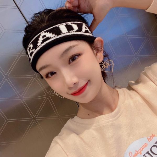 replica,repliche,fake,1:1,earrings,bracelet,ring,jewelry Fasce per capelli PRADA autentiche dal sito ufficiale, tra cui fasce per il fitness e fasce per lo styling (74DAQ).