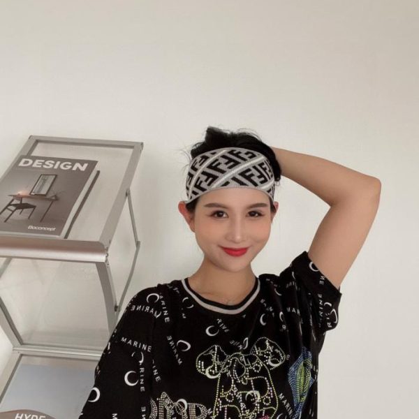 replica,repliche,fake,1:1,earrings,bracelet,ring,jewelry Fascia per capelli FENDI originale dal sito ufficiale, adatta per il fitness e lo styling (B5M6E).