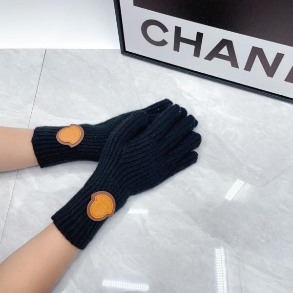 Nuovi guanti in lana MONCLER (M1R8M) - Disponibili ora presso i rivenditori autorizzati