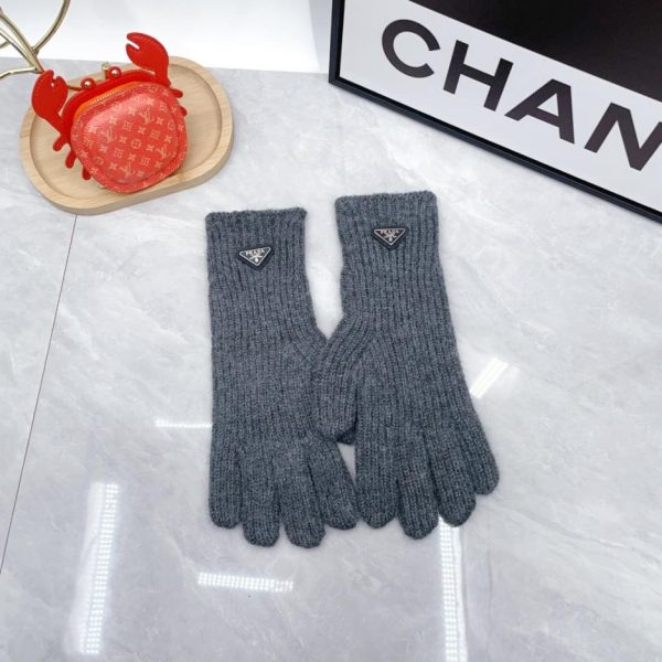 replica,repliche,fake,1:1,earrings,bracelet,ring,jewelry I nuovi guanti di lana di Prada (EOZFR)