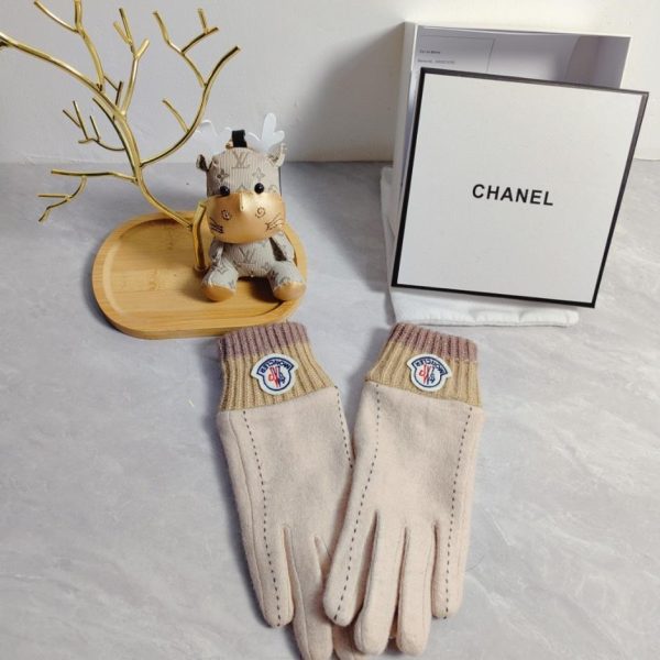 replica,repliche,fake,1:1,earrings,bracelet,ring,jewelry Nuovi guanti in lana MONCLER (3RN5K) – Disponibili nei grandi magazzini