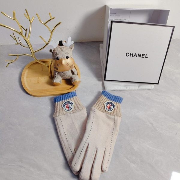 replica,repliche,fake,1:1,earrings,bracelet,ring,jewelry Nuovi guanti in lana MONCLER (ZV7A4) – Disponibili ora presso i rivenditori autorizzati