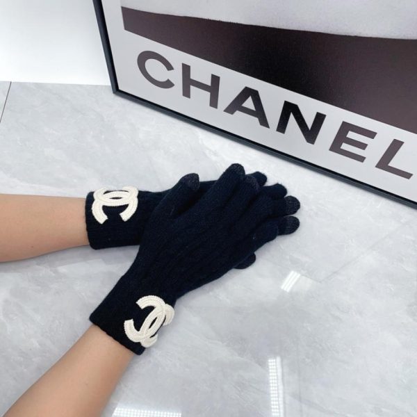 replica,repliche,fake,1:1,earrings,bracelet,ring,jewelry I nuovi guanti di lana Chanel (BR68K) sono ora disponibili nelle boutique.