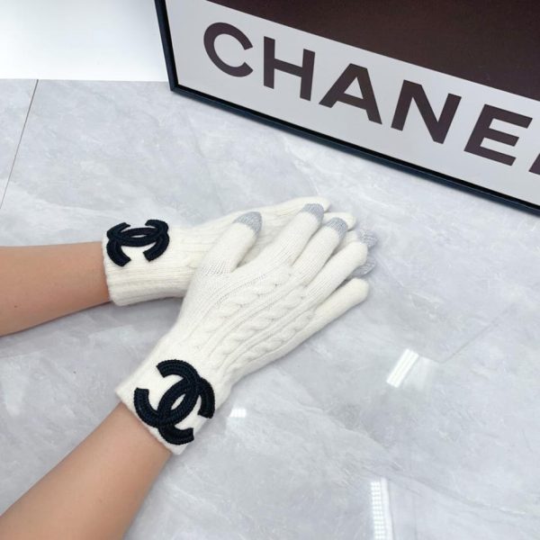 replica,repliche,fake,1:1,earrings,bracelet,ring,jewelry I nuovi guanti di lana Chanel (MREMC) sono ora disponibili nelle boutique.