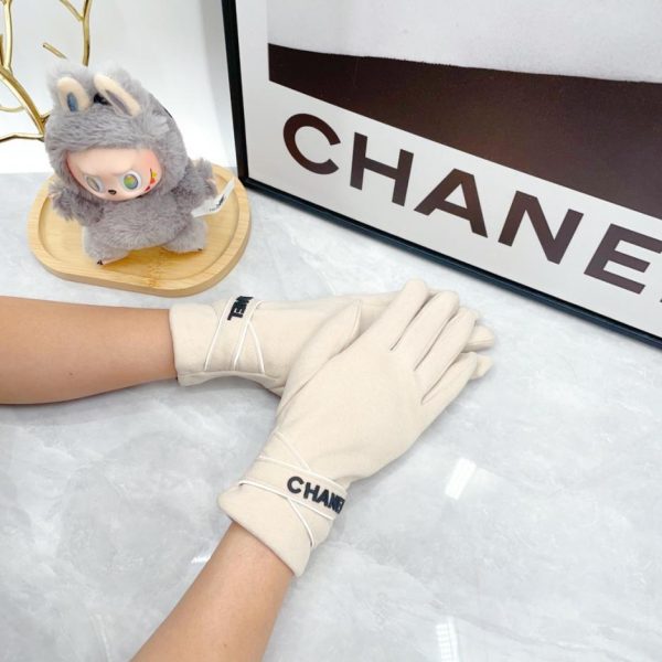 replica,repliche,fake,1:1,earrings,bracelet,ring,jewelry I nuovi guanti di lana Chanel (J49HL) sono ora disponibili nelle boutique.