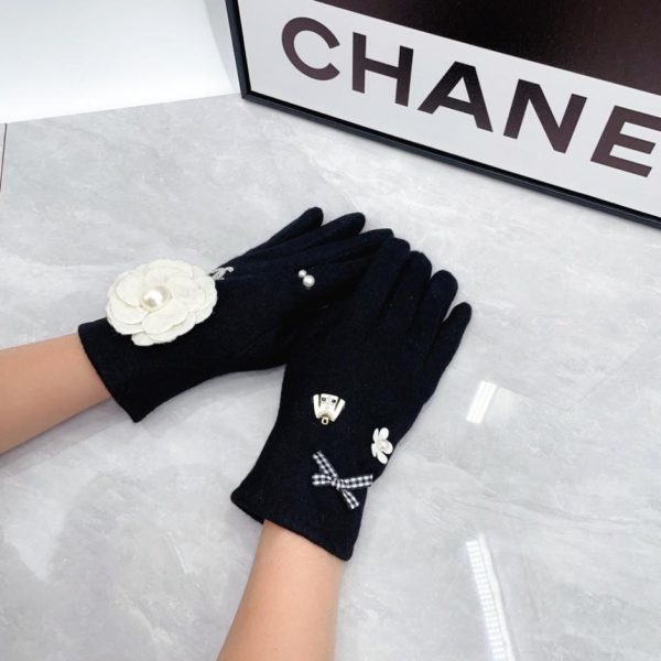 replica,repliche,fake,1:1,earrings,bracelet,ring,jewelry I nuovi guanti di lana Chanel (A3LNN) sono ora disponibili nelle boutique.