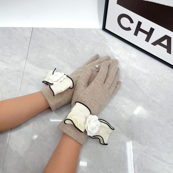 replica,repliche,fake,1:1,earrings,bracelet,ring,jewelry I nuovi guanti di lana Chanel (LKII8) sono ora disponibili nelle boutique.