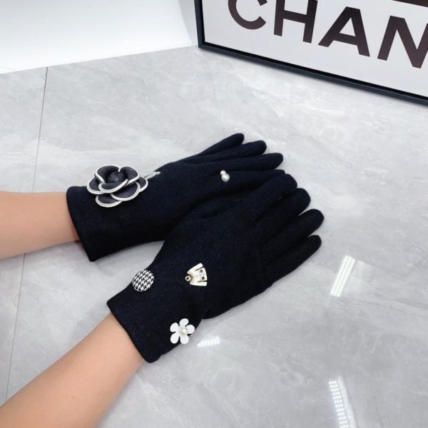replica,repliche,fake,1:1,earrings,bracelet,ring,jewelry I nuovi guanti di lana Chanel (O3E3D) sono ora disponibili nelle boutique.