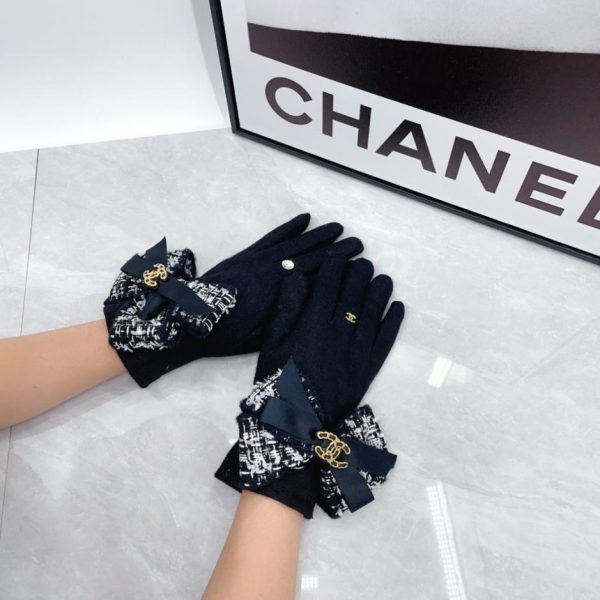 replica,repliche,fake,1:1,earrings,bracelet,ring,jewelry I nuovi guanti di lana Chanel (OGR2W) sono ora disponibili nelle boutique.