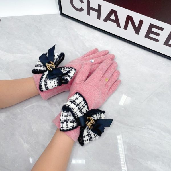 replica,repliche,fake,1:1,earrings,bracelet,ring,jewelry I nuovi guanti di lana Chanel (WKQGD) sono ora disponibili nelle boutique.