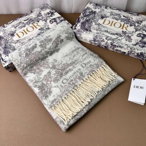 replica,repliche,fake,1:1,earrings,bracelet,ring,jewelry Sciarpa Dior con immagine dell’ecologia della foresta primordiale (DBZAC)