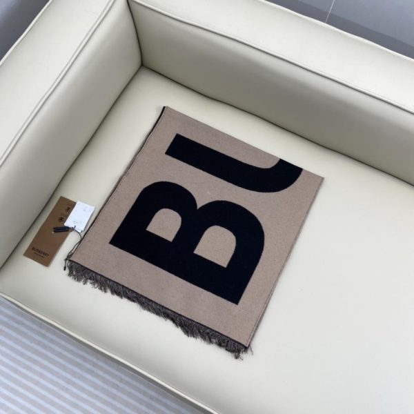 replica,repliche,fake,1:1,earrings,bracelet,ring,jewelry L’ultimo modello boutique di Burberry, caratterizzato da tessuto tinto in filo a doppio strato di alta qualità e cashmere di seta di prima qualità al 100% (FY8EF).