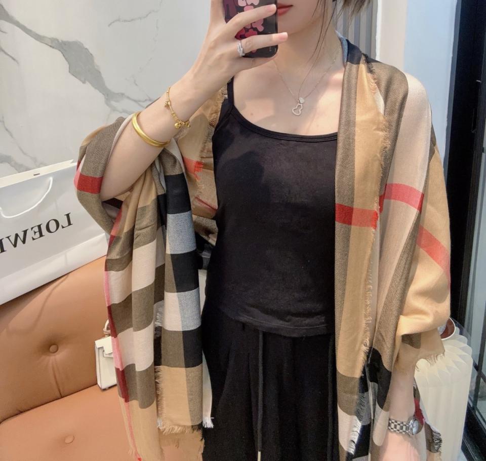 replica,repliche,fake,1:1,earrings,bracelet,ring,jewelry Sciarpa Burberry Premium in cashmere scozzese (2KSC1) replica,repliche,fake,1:1,earrings,bracelet,ring,jewelry Sciarpa Burberry Premium in cashmere scozzese (2KSC1)