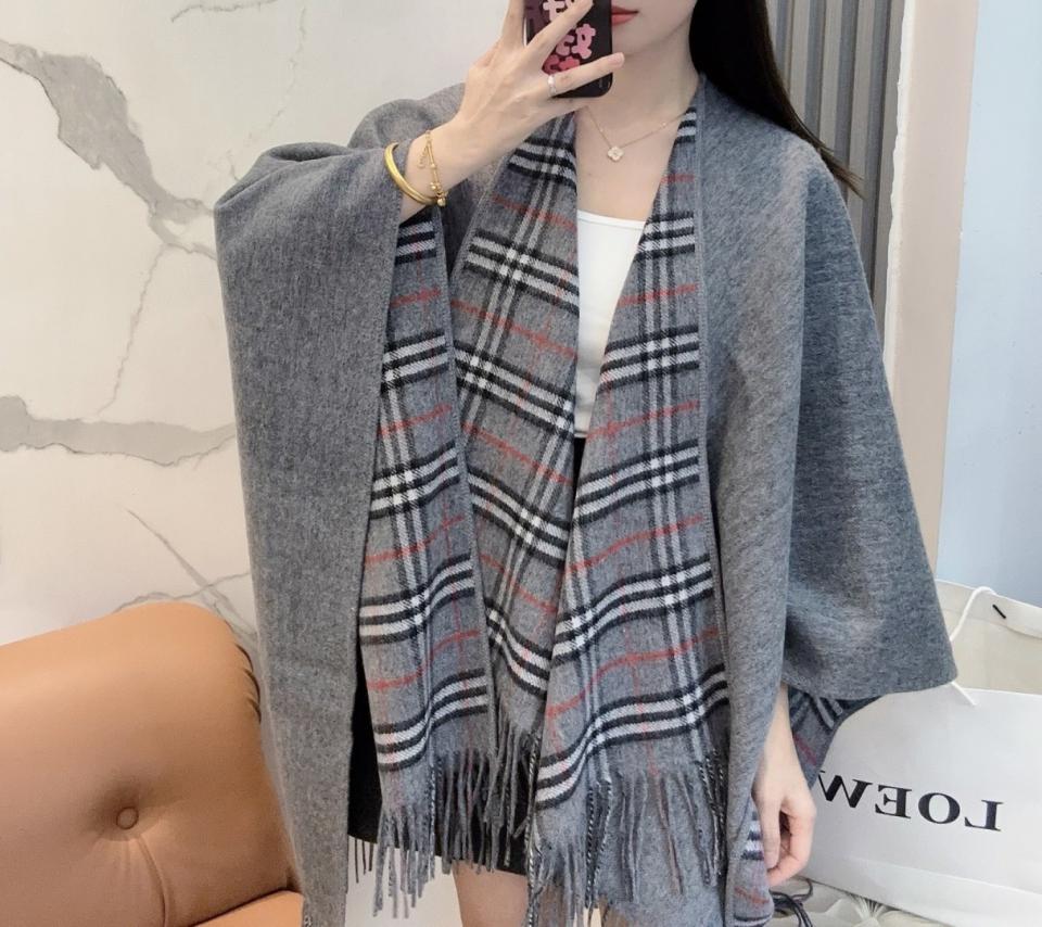 replica,repliche,fake,1:1,earrings,bracelet,ring,jewelry Mantella/scialle reversibile con motivo check classico britannico Burberry (L1ROQ) replica,repliche,fake,1:1,earrings,bracelet,ring,jewelry Mantella/scialle reversibile con motivo check classico britannico Burberry (L1ROQ)
