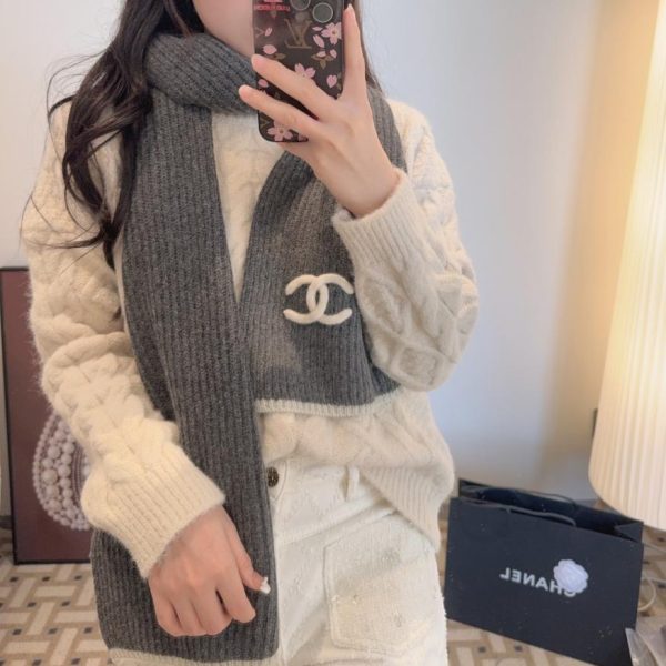 replica,repliche,fake,1:1,earrings,bracelet,ring,jewelry Sciarpa lunga in maglia di cashmere ricamata Chanel autunno/inverno (F1Q0Y)