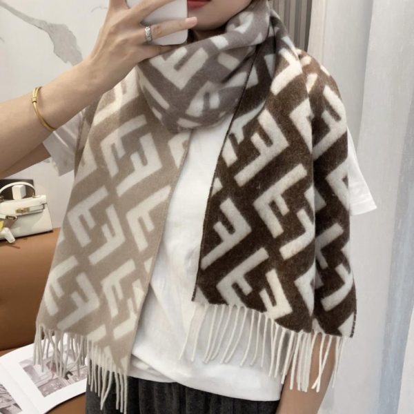 replica,repliche,fake,1:1,earrings,bracelet,ring,jewelry Sciarpa in cashmere double-face con monogramma Fendi sfumato (RWO2D)