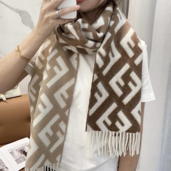 replica,repliche,fake,1:1,earrings,bracelet,ring,jewelry Sciarpa in cashmere double-face con monogramma Fendi sfumato (W3S7G)