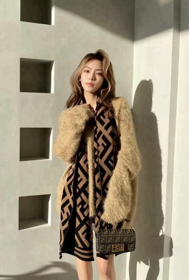 replica,repliche,fake,1:1,earrings,bracelet,ring,jewelry Sciarpa lavorata a maglia Fendi Classic FF (T3S1E) replica,repliche,fake,1:1,earrings,bracelet,ring,jewelry Sciarpa lavorata a maglia Fendi Classic FF (T3S1E)