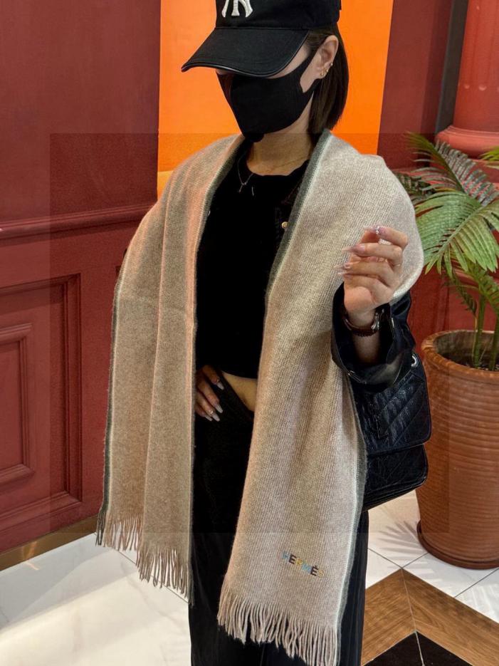 replica,repliche,fake,1:1,earrings,bracelet,ring,jewelry Sciarpa in maglia di cashmere premium Hermes (QB1JS) – stesso stile disponibile nelle boutique replica,repliche,fake,1:1,earrings,bracelet,ring,jewelry Sciarpa in maglia di cashmere premium Hermes (QB1JS) – stesso stile disponibile nelle boutique