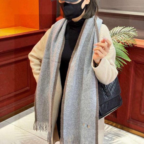 replica,repliche,fake,1:1,earrings,bracelet,ring,jewelry Sciarpa in maglia di cashmere premium Hermes (Y26NR) – stesso stile disponibile nelle boutique