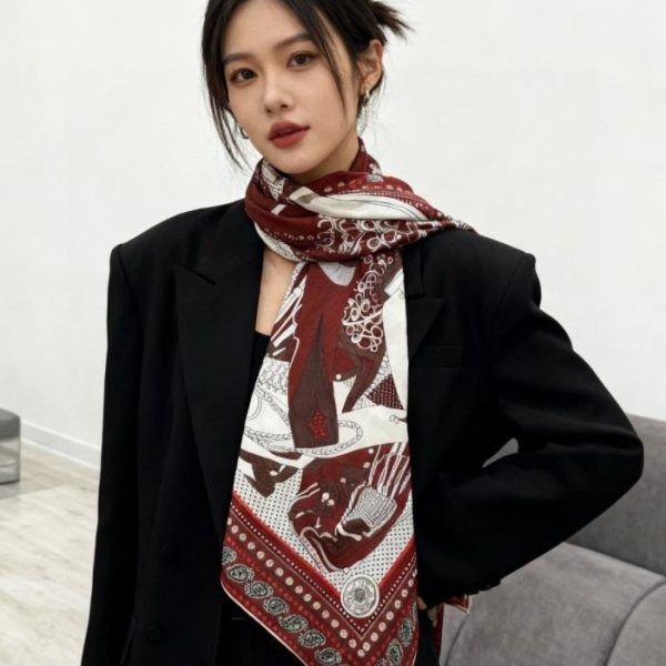 replica,repliche,fake,1:1,earrings,bracelet,ring,jewelry Sciarpa quadrata reversibile in cashmere Hermès dello stesso colore (7I1FL)