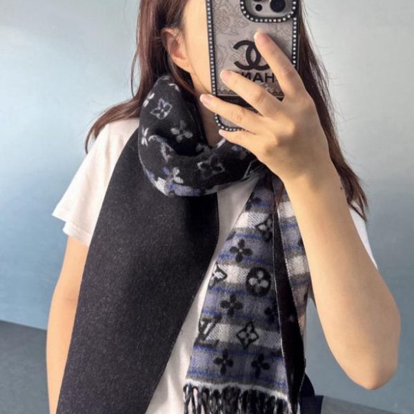 replica,repliche,fake,1:1,earrings,bracelet,ring,jewelry Sciarpa reversibile Louis Vuitton con motivo a quadri sfumati (XW0B1)