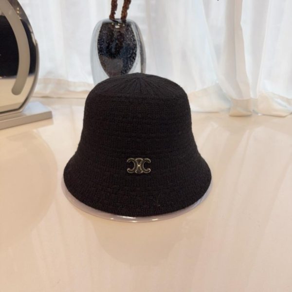 replica,repliche,fake,1:1,earrings,bracelet,ring,jewelry Il nuovo cappello da pescatore lavorato a maglia di Celine, un cappello da pescatore minimalista perfetto per l’autunno/inverno (XHOVO)