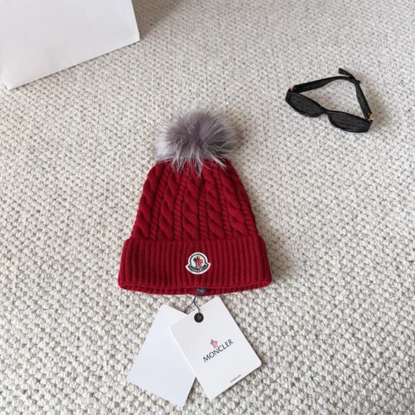 replica,repliche,fake,1:1,earrings,bracelet,ring,jewelry Cappello in maglia di lana da donna Moncler autunno/inverno con morbida e calda texture in cashmere (L9G64)