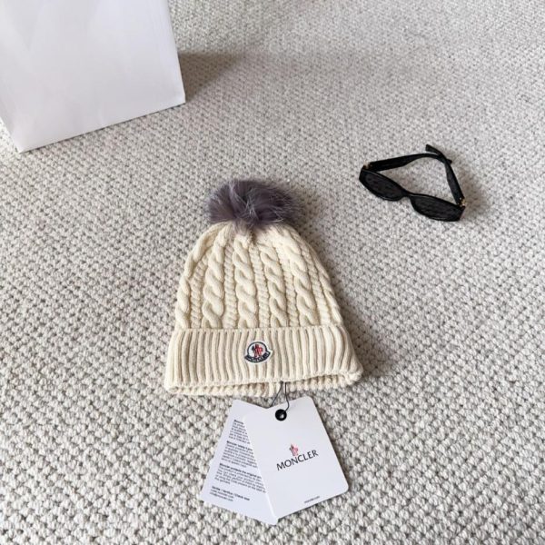 replica,repliche,fake,1:1,earrings,bracelet,ring,jewelry Cappello in maglia di lana da donna Moncler autunno/inverno con morbida e calda texture in cashmere (U03WA)