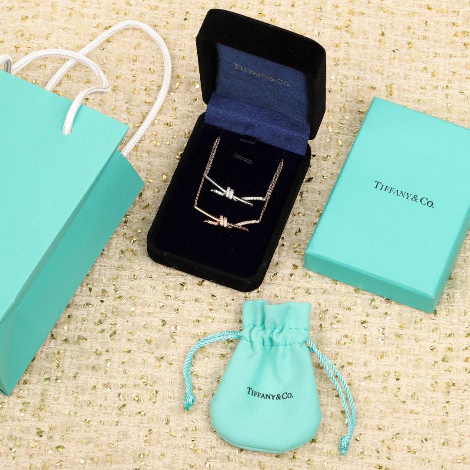 replica,repliche,fake,1:1,earrings,bracelet,ring,jewelry Contatore / Collana Knot, realizzata su misura con vero oro e diamanti (RT6VS). replica,repliche,fake,1:1,earrings,bracelet,ring,jewelry Contatore / Collana Knot, realizzata su misura con vero oro e diamanti (RT6VS).