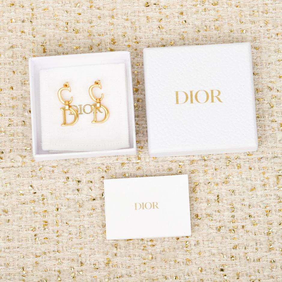 replica,repliche,fake,1:1,earrings,bracelet,ring,jewelry Contatore / 【Orecchini con lettera CD】2 (DSN8Z) replica,repliche,fake,1:1,earrings,bracelet,ring,jewelry Contatore / 【Orecchini con lettera CD】2 (DSN8Z)