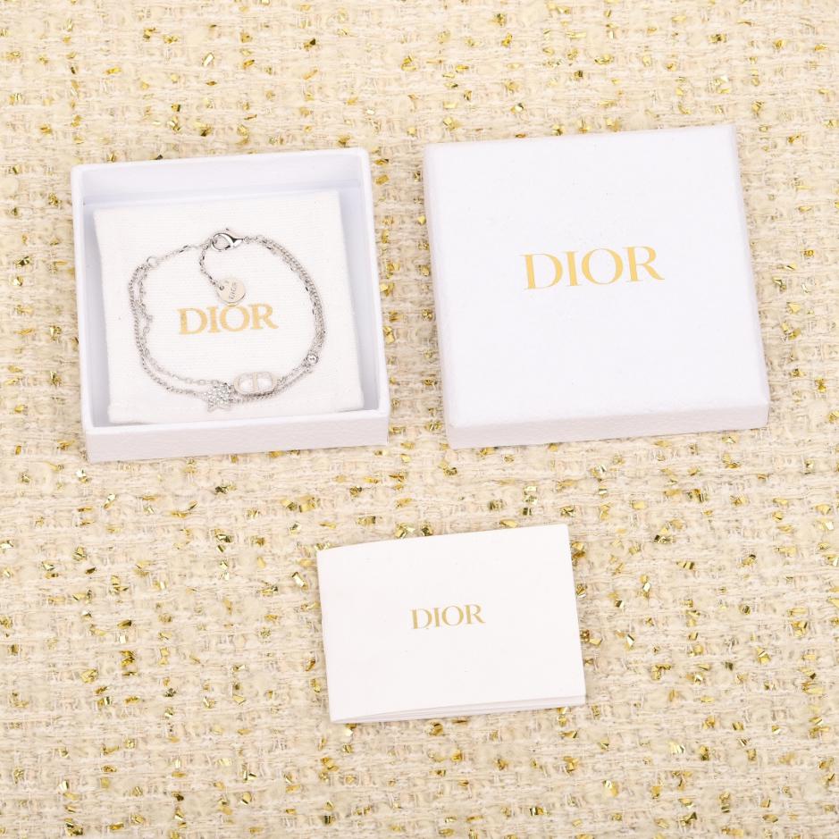 replica,repliche,fake,1:1,earrings,bracelet,ring,jewelry Contatore / 【Bracciale Dior a doppio strato con stella CD】(5TX9X) replica,repliche,fake,1:1,earrings,bracelet,ring,jewelry Contatore / 【Bracciale Dior a doppio strato con stella CD】(5TX9X)