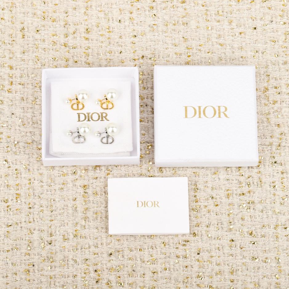 replica,repliche,fake,1:1,earrings,bracelet,ring,jewelry Contatore / Orecchini a bottone con perle e lettere Dior CD in oro e argento (MZRC9) replica,repliche,fake,1:1,earrings,bracelet,ring,jewelry Contatore / Orecchini a bottone con perle e lettere Dior CD in oro e argento (MZRC9)