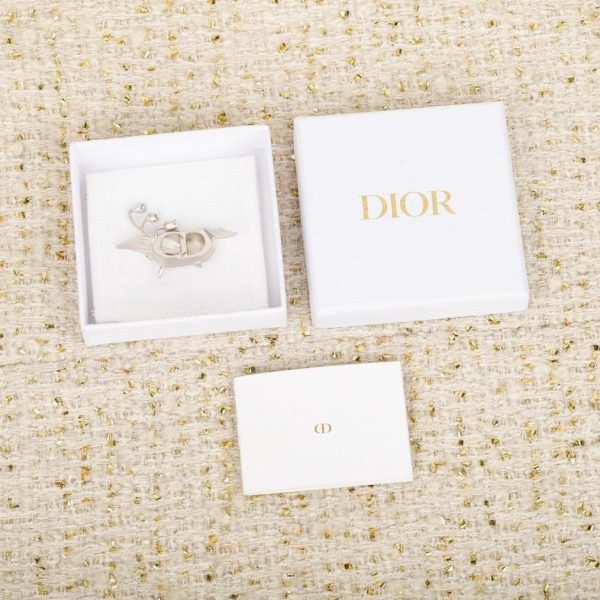 replica,repliche,fake,1:1,earrings,bracelet,ring,jewelry Contatore / 【Spilla Dior CD Mughetto】(T230Y)