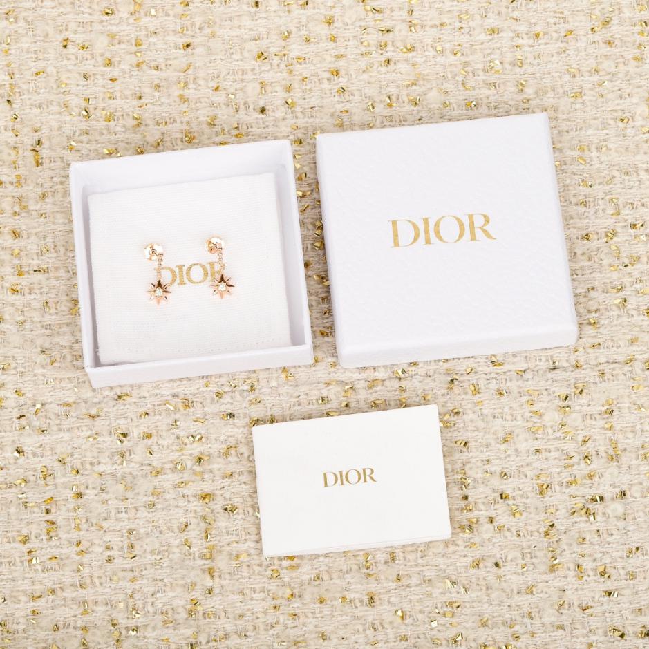 replica,repliche,fake,1:1,earrings,bracelet,ring,jewelry Contatore / Orecchini a stella a otto punte, personalizzabili con oro vero e diamanti. Étoile des Vents reinterpreta il classico motivo a rosa dei venti (20GDO). replica,repliche,fake,1:1,earrings,bracelet,ring,jewelry Contatore / Orecchini a stella a otto punte, personalizzabili con oro vero e diamanti. Étoile des Vents reinterpreta il classico motivo a rosa dei venti (20GDO).