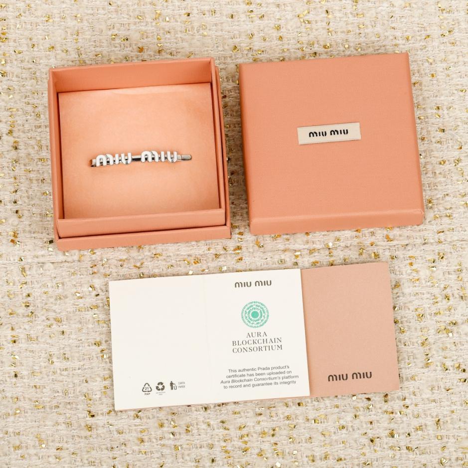 replica,repliche,fake,1:1,earrings,bracelet,ring,jewelry Contatore / 【Fermaglio per capelli MIUMIU】(8GV9Z) replica,repliche,fake,1:1,earrings,bracelet,ring,jewelry Contatore / 【Fermaglio per capelli MIUMIU】(8GV9Z)
