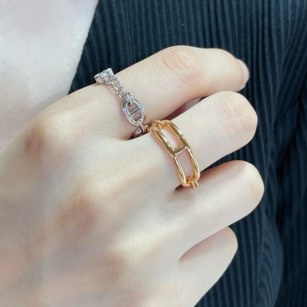 replica,repliche,fake,1:1,earrings,bracelet,ring,jewelry Contatore / V oro, misura 5678. Anello a forma di naso di maiale con doppia catena Hermès di alta manifattura (TJS7C).