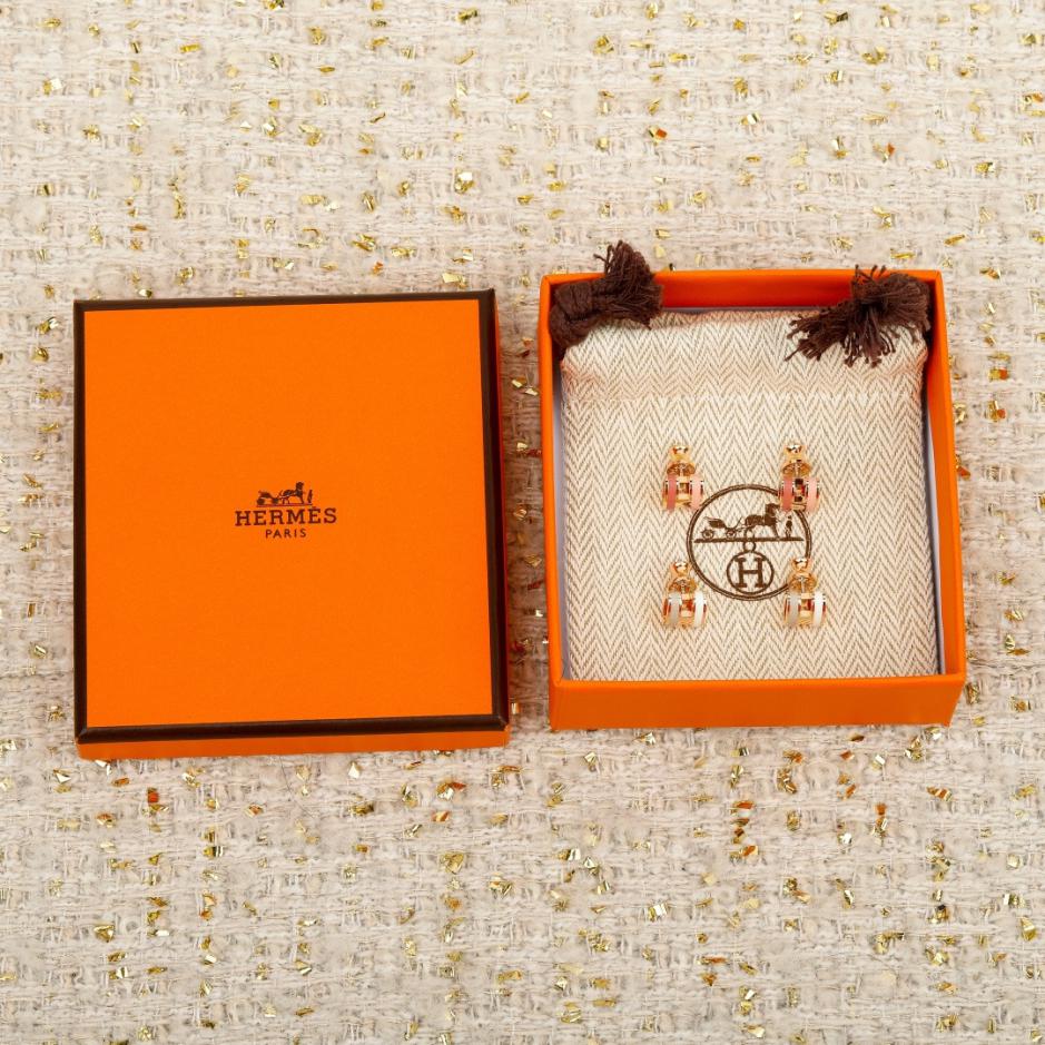 replica,repliche,fake,1:1,earrings,bracelet,ring,jewelry Contatore / Mini orecchini Hermes a forma di mucca (QOYOG) replica,repliche,fake,1:1,earrings,bracelet,ring,jewelry Contatore / Mini orecchini Hermes a forma di mucca (QOYOG)