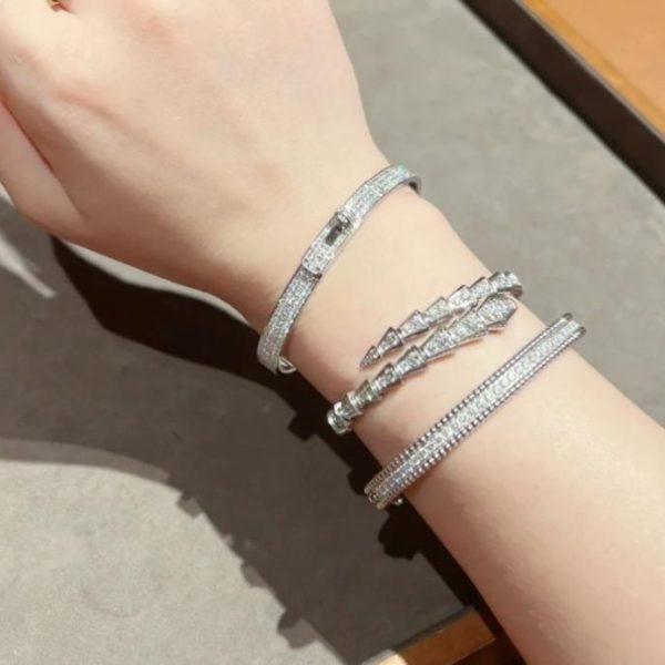 replica,repliche,fake,1:1,earrings,bracelet,ring,jewelry Contatore / Bracciale rigido Hermes CNC con bottoni e diamanti interi, placcato oro (GS2ZF).