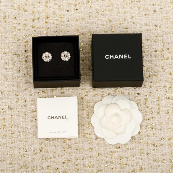 Contatore / 【Orecchini Chanel a forma di cuore con doppia C traforata】(IL7RF)