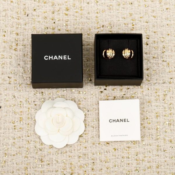 Contatore / 【Orecchini a bottone Chanel a semicerchio con doppia C】(UQL16)