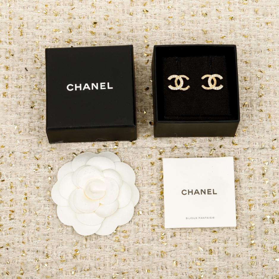 replica,repliche,fake,1:1,earrings,bracelet,ring,jewelry Contatore / 【Orecchini Chanel con doppia C e mezzo diamante】(UG9G1) replica,repliche,fake,1:1,earrings,bracelet,ring,jewelry Contatore / 【Orecchini Chanel con doppia C e mezzo diamante】(UG9G1)
