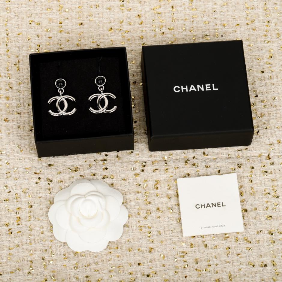 replica,repliche,fake,1:1,earrings,bracelet,ring,jewelry Contatore / 【Orecchini a bottone lisci con lettera doppia C】(XOXV0) replica,repliche,fake,1:1,earrings,bracelet,ring,jewelry Contatore / 【Orecchini a bottone lisci con lettera doppia C】(XOXV0)