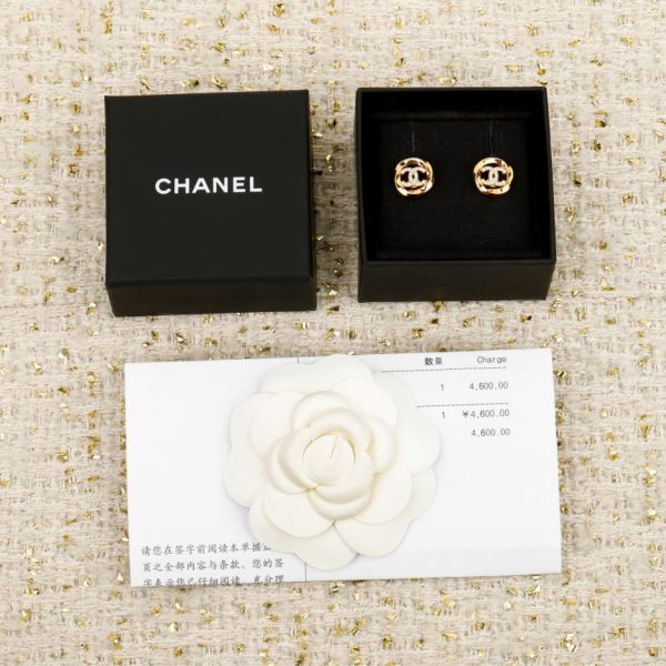 Contatore / 【Orecchini a bottone Chanel rotondi traforati con doppia C】(LYMB9)