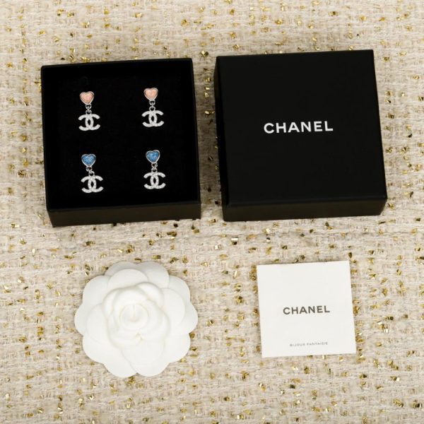 replica,repliche,fake,1:1,earrings,bracelet,ring,jewelry Contatore / 【Orecchini a bottone Chanel a forma di cuore rosa e blu con doppia C】(Z8JNY)