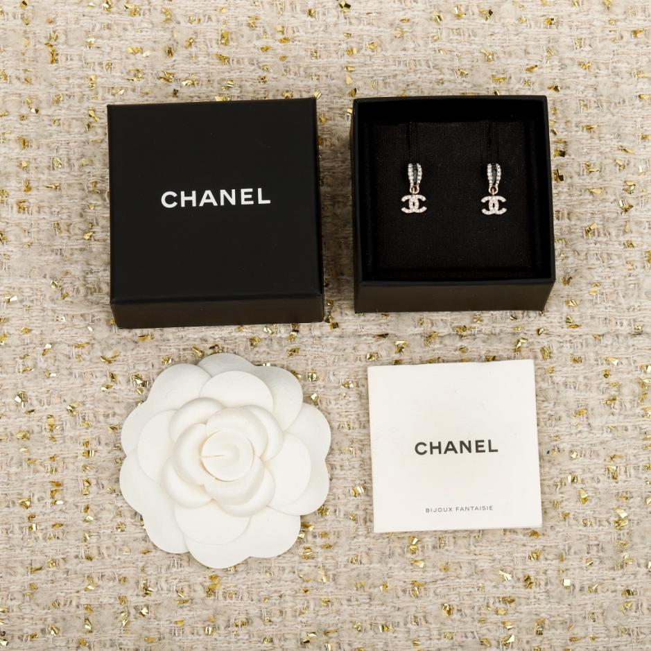 replica,repliche,fake,1:1,earrings,bracelet,ring,jewelry Contatore / 【Orecchini a bottone Chanel 25B in resina epossidica nera con doppia C】(93MHJ) replica,repliche,fake,1:1,earrings,bracelet,ring,jewelry Contatore / 【Orecchini a bottone Chanel 25B in resina epossidica nera con doppia C】(93MHJ)
