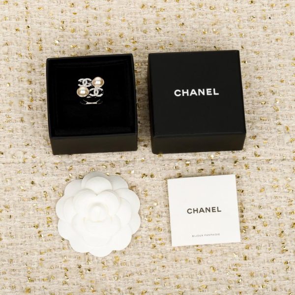 replica,repliche,fake,1:1,earrings,bracelet,ring,jewelry Contatore / Anello Chanel con doppia C quadrata e perla (AKF8G)