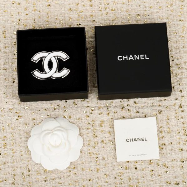 replica,repliche,fake,1:1,earrings,bracelet,ring,jewelry Contatore / 【Spilla Chanel con doppia C e goccia di olio bianco】(HDWNN)
